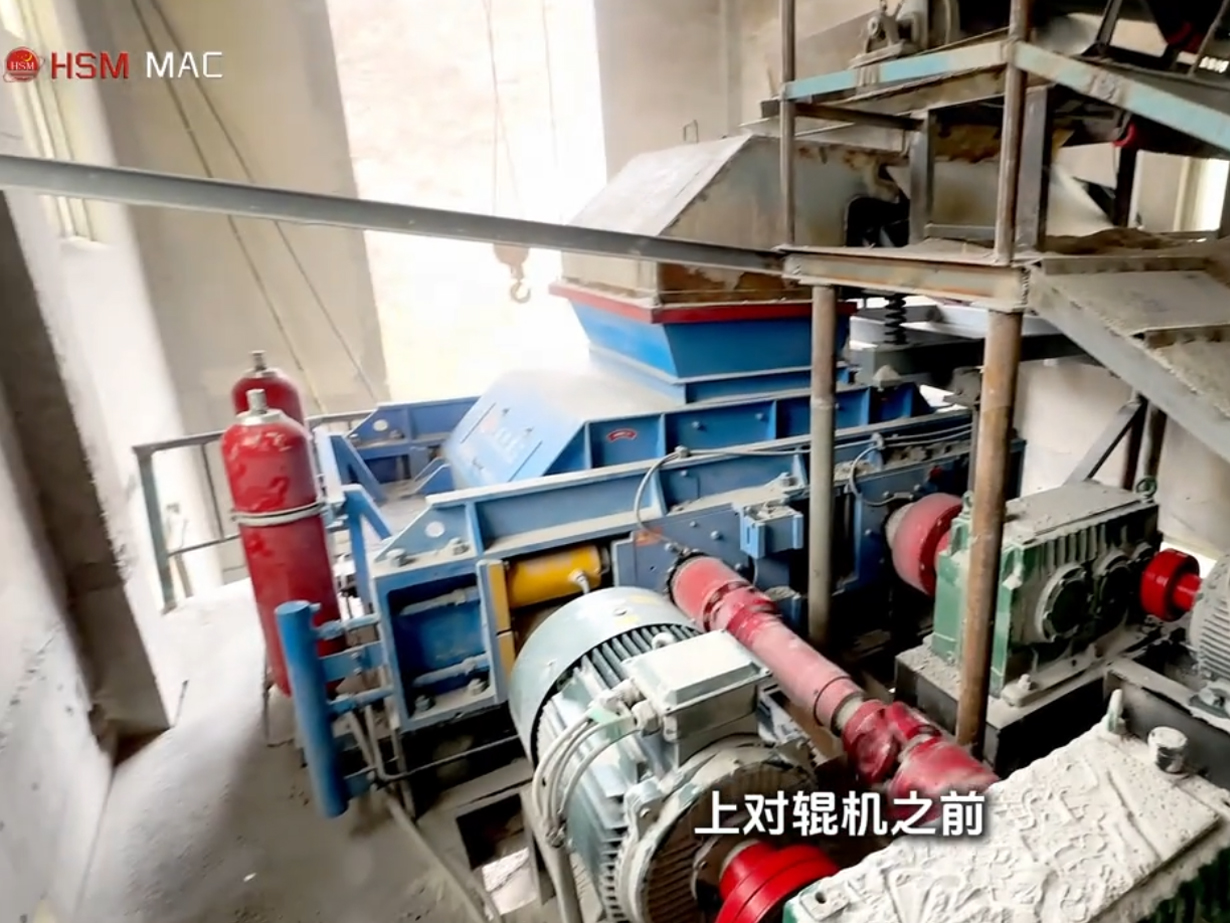 洛陽金礦破碎用對輥破碎機生產現場